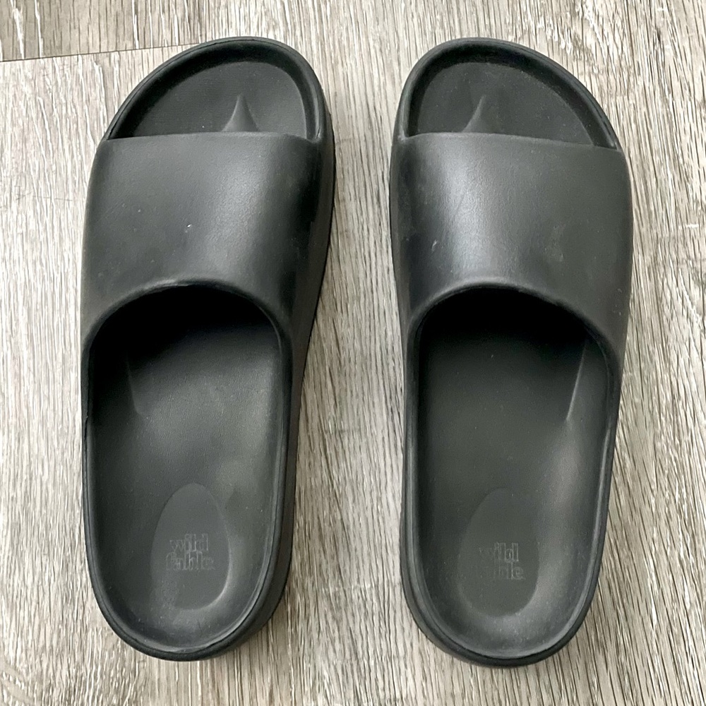 Wild Fable Black Platform Slides